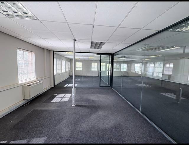 270M² OFFICE TO LET IN FOURWAYS